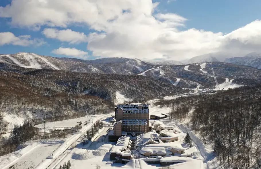Asia Snow Report May 8: Kiroro Impresses
